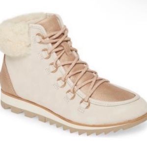 NWT Sorel Harlow Rose Gold Boots
